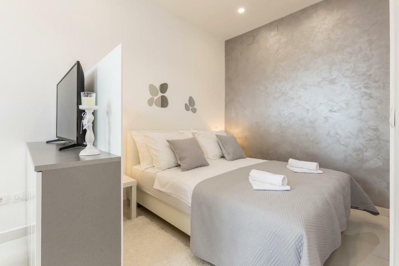 Studio Apartments Twins Split Bagian luar foto