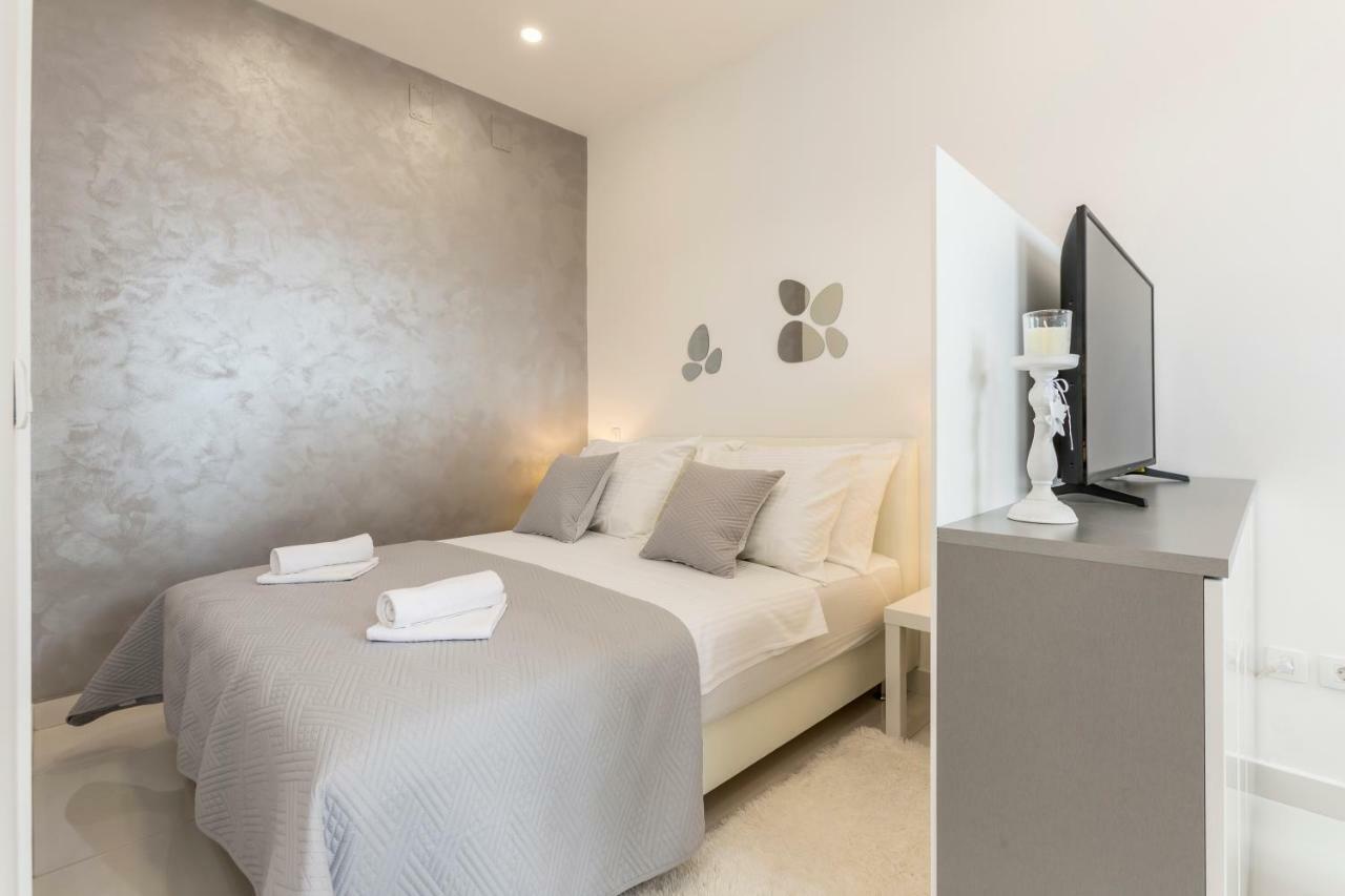 Studio Apartments Twins Split Bagian luar foto
